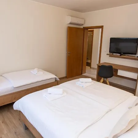 In With Terrace, Air Conditioning, Wifi, Washing Machine