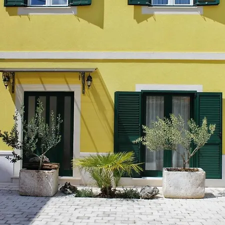In With Terrace, Air Conditioning, Wifi, Washing Machine *