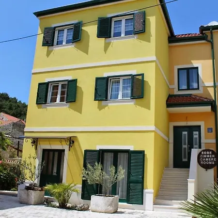Apartment In With Terrace, Air Conditioning, Wifi, Washing Machine