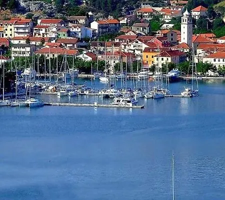 In With Terrace, Air Conditioning, Wifi, Washing Machine * Skradin