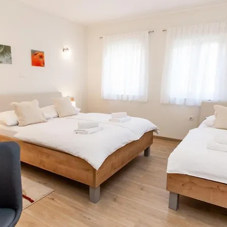 In With Terrace, Air Conditioning, Wifi, Washing Machine * Skradin