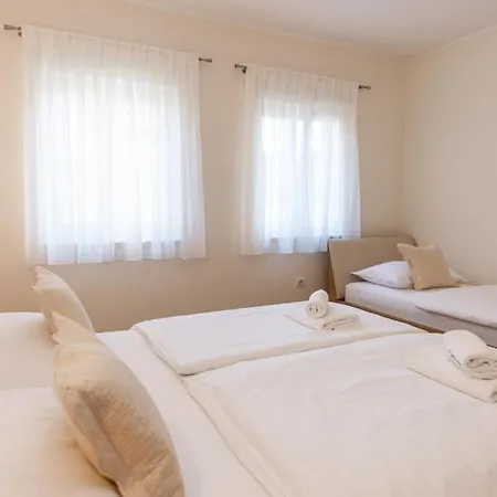 Apartment In With Terrace, Air Conditioning, Wifi, Washing Machine *