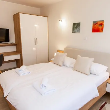 In With Terrace, Air Conditioning, Wifi, Washing Machine Apartment *