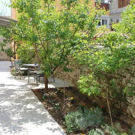Apartment In With Terrace, Air Conditioning, Wifi, Washing Machine Skradin
