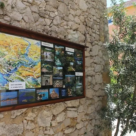 In With Terrace, Air Conditioning, Wifi, Washing Machine Apartment Skradin