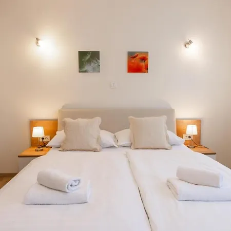 Apartment In With Terrace, Air Conditioning, Wifi, Washing Machine *