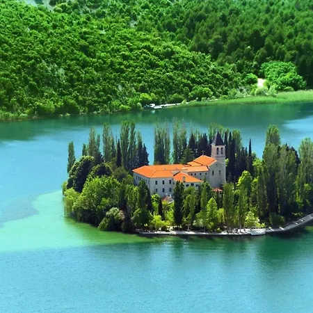 In With Terrace, Air Conditioning, Wifi, Washing Machine Apartment Skradin